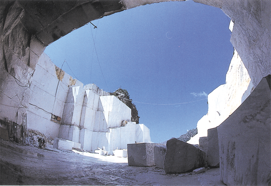 BST ITALY garantisce massimi livelli qualitativi nella lavorazione del marmo e granito di tutti i tipi, come bianco di carrara, statuario, arabescato, botticino...